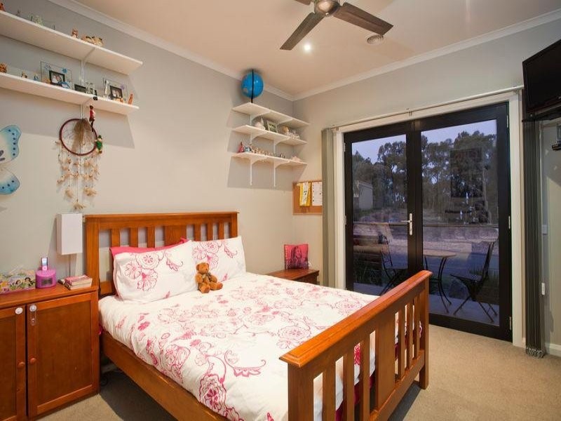 4 Elwood Drive, Strathdale VIC 3550