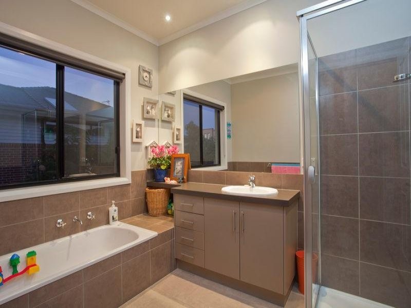 4 Elwood Drive, Strathdale VIC 3550