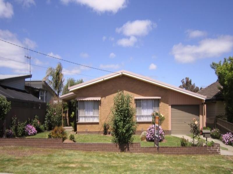 14 Ford Street, Kangaroo Flat VIC 3555
