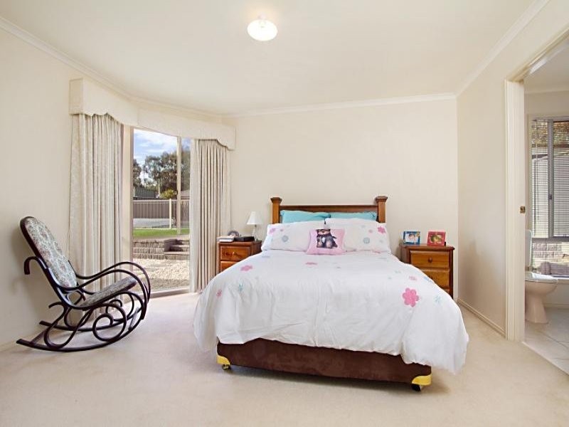 5 Abbey Close, Eaglehawk VIC 3556