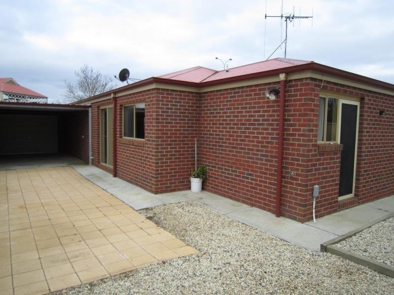 8 Fry Lane, Eaglehawk VIC 3556