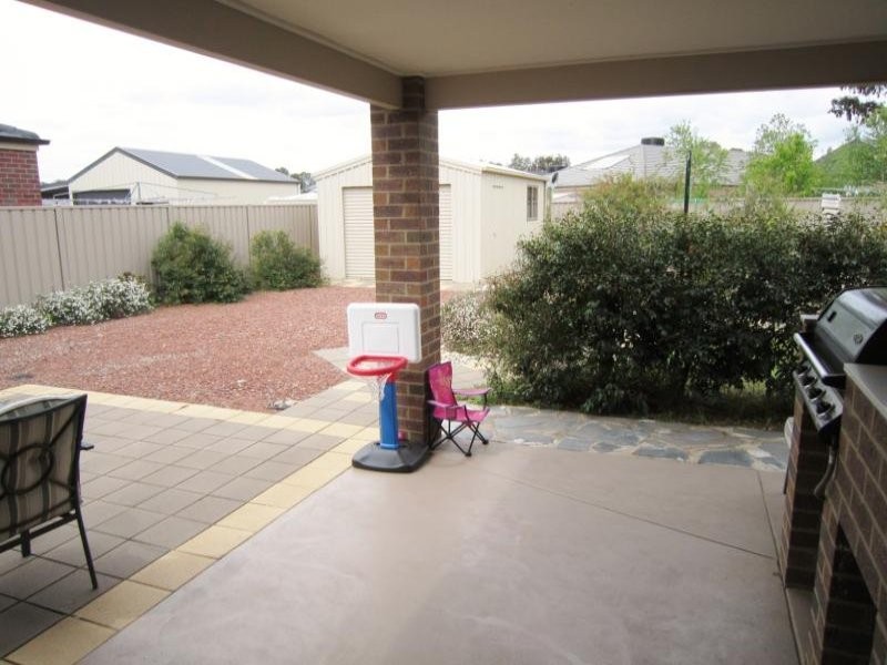 68 Myrtle Road, Ascot VIC 3551