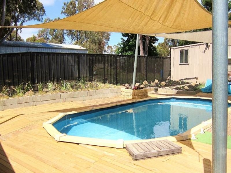 12 Dawson Drive, Maiden Gully VIC 3551