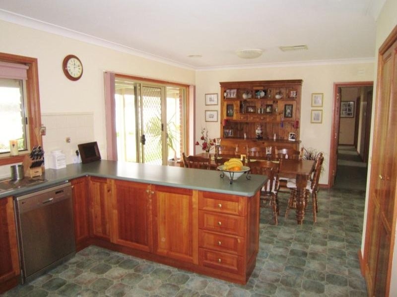 31 Golf Park Road, Charlton VIC 3525