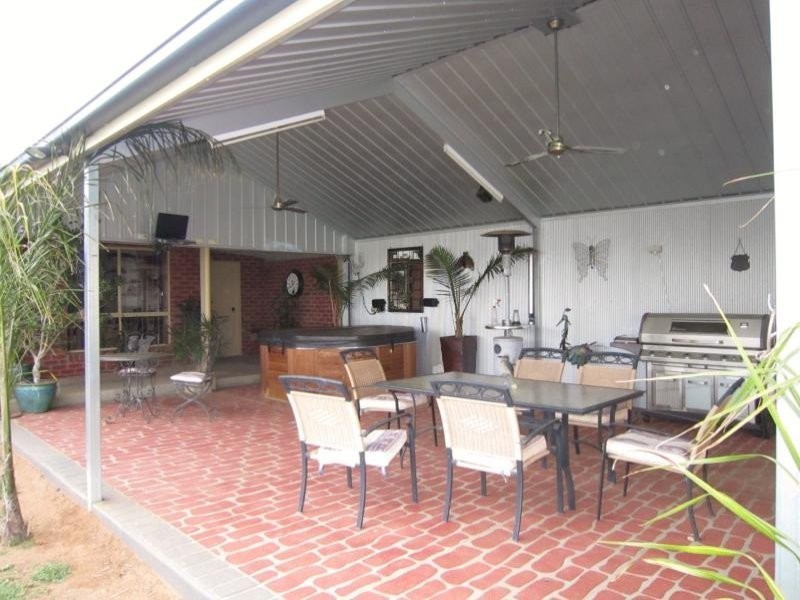 31 Golf Park Road, Charlton VIC 3525