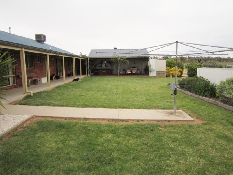 31 Golf Park Road, Charlton VIC 3525