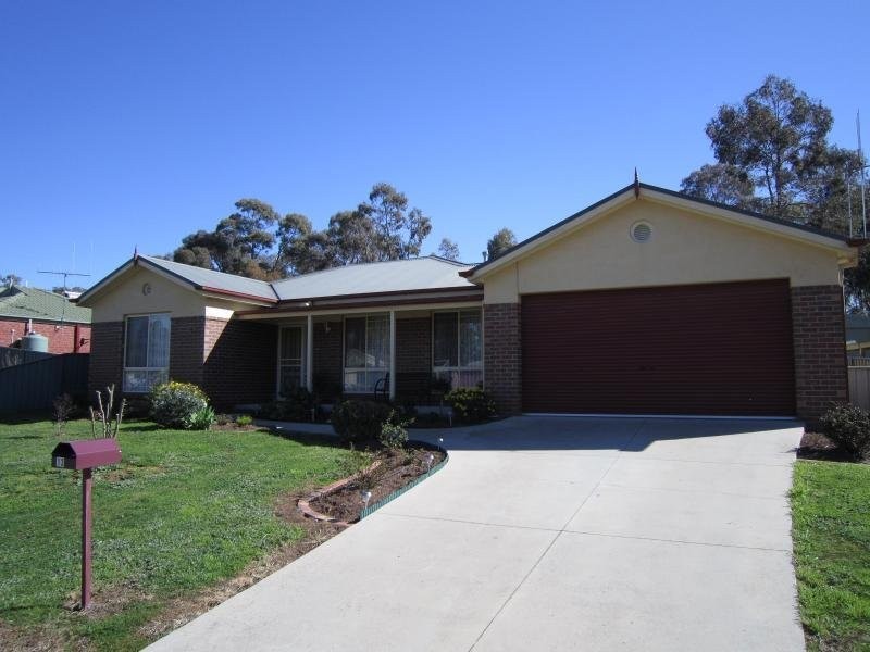 13 Wingoon Drive, Eaglehawk VIC 3556
