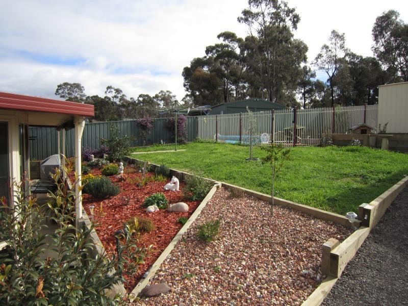 13 Wingoon Drive, Eaglehawk VIC 3556