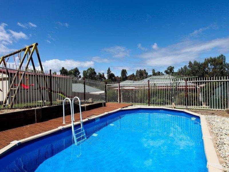 13 Wingoon Drive, Eaglehawk VIC 3556