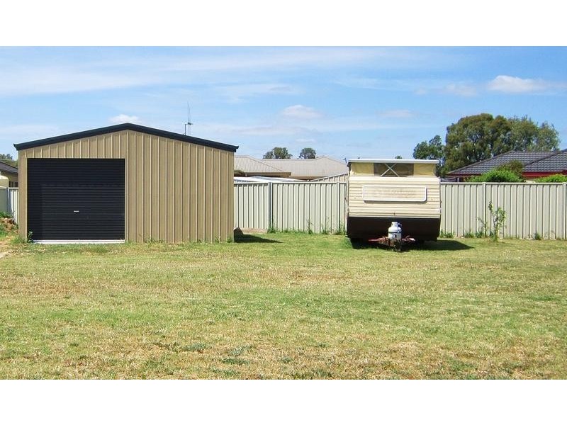 8 Ombana Court, Ascot VIC 3551