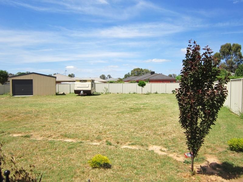 8 Ombana Court, Ascot VIC 3551