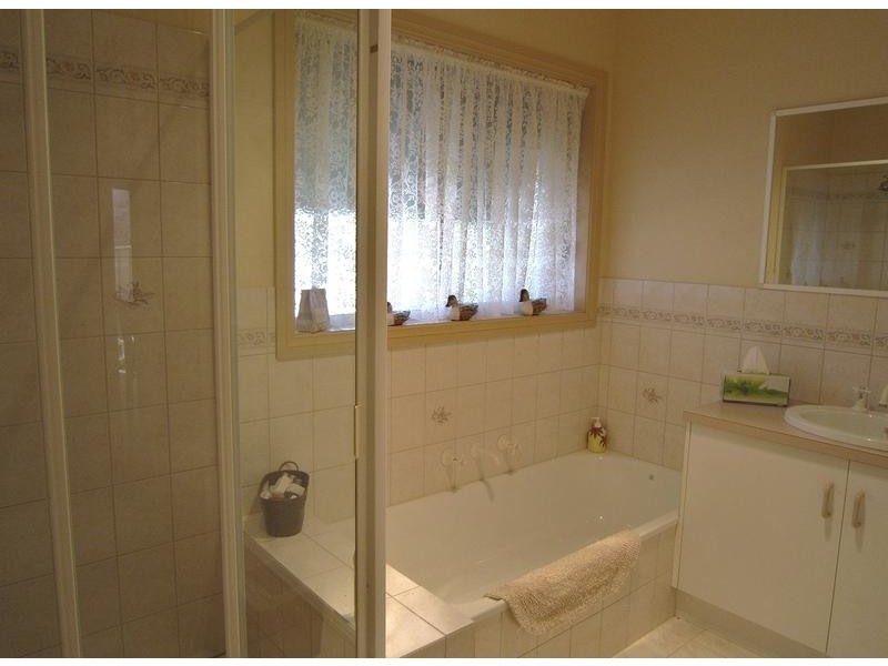 6 Irkara Drive, Kennington VIC 3550