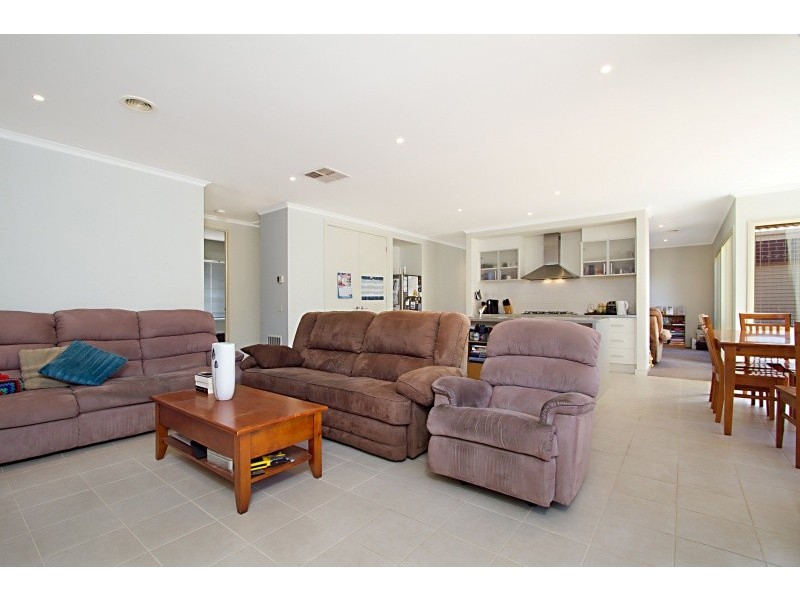 17 Cooba Drive, Epsom VIC 3551