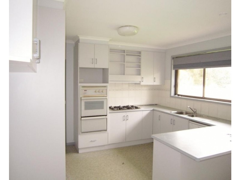 34 Cousins Street, Strathdale VIC 3550