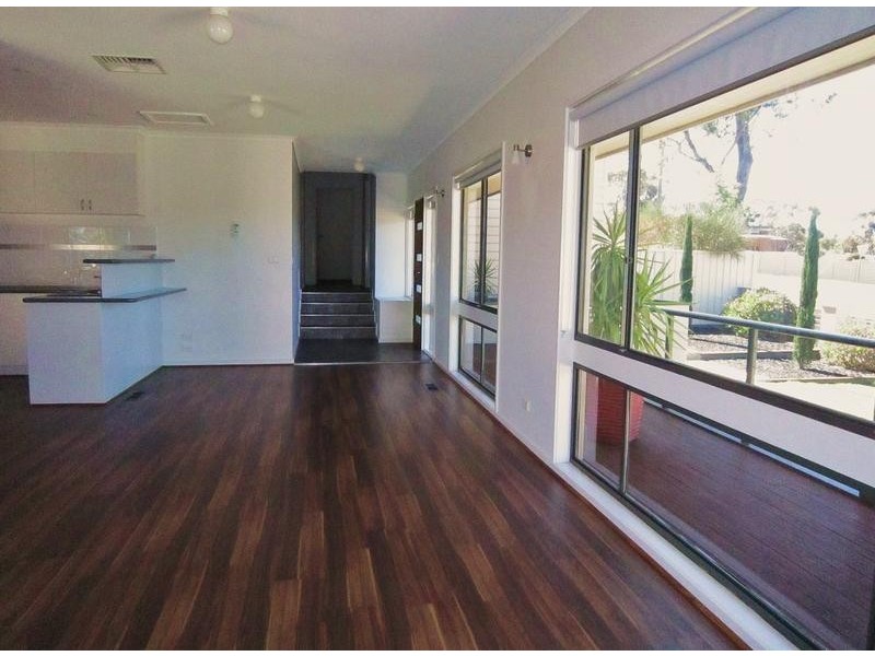 17B Lansell Street, Kangaroo Flat VIC 3555