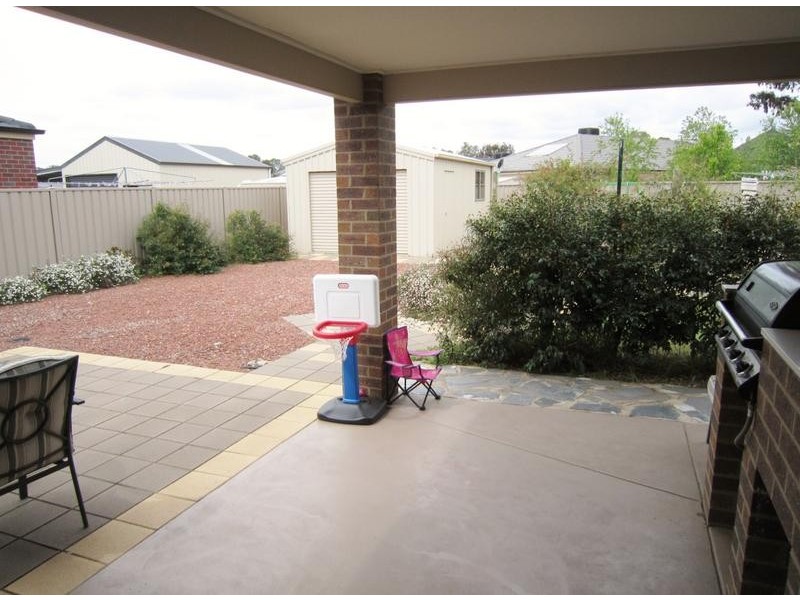 68 Myrtle Road, Ascot VIC 3551