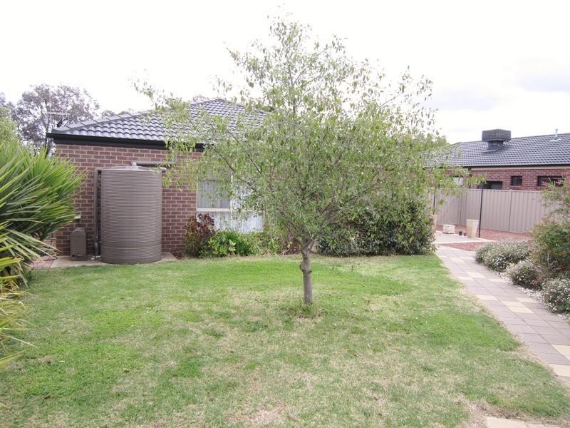 68 Myrtle Road, Ascot VIC 3551