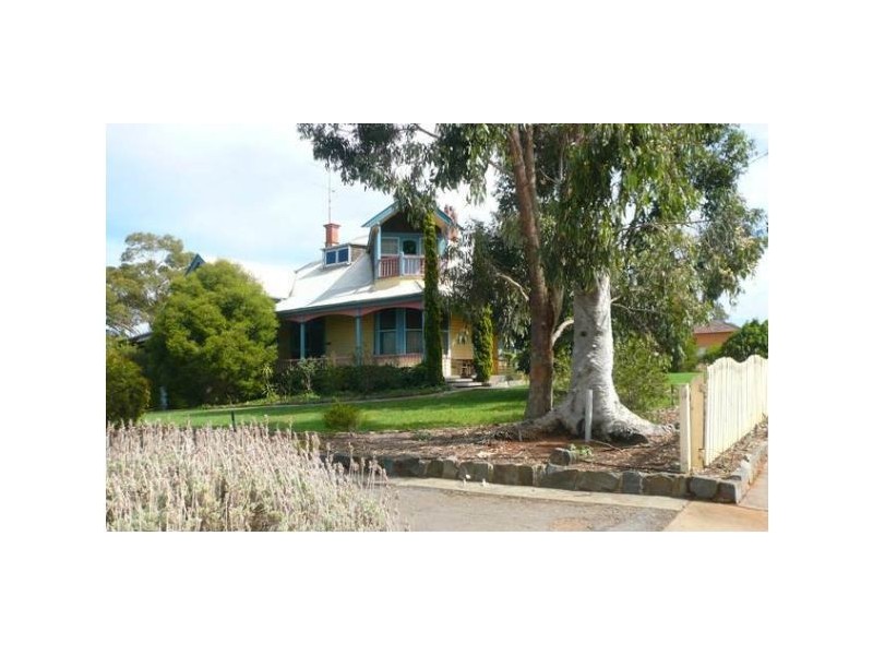 24 Currie Street, Charlton VIC 3525