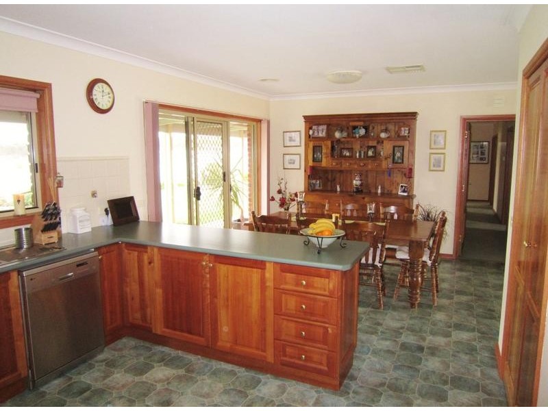 31 Golf Park Road, Charlton VIC 3525