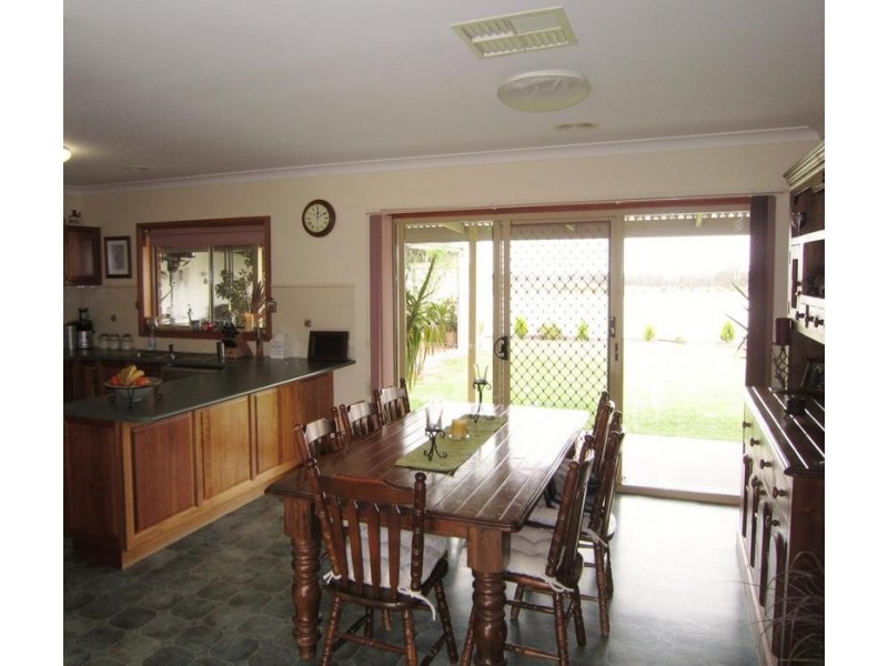 31 Golf Park Road, Charlton VIC 3525