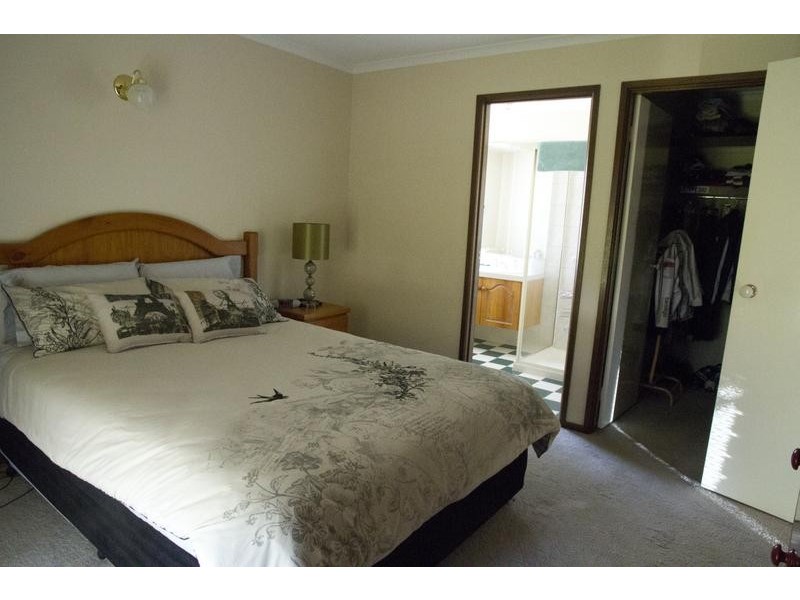4 Hollywood Court, Strathdale VIC 3550