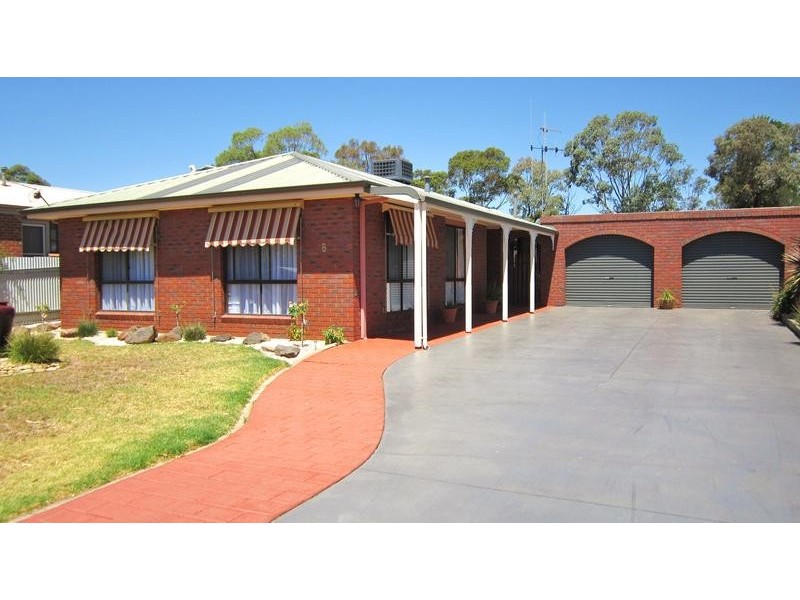 8 Pearce Street, California Gully VIC 3556