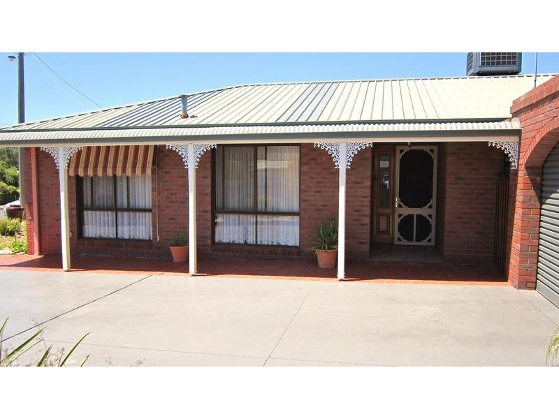 8 Pearce Street, California Gully VIC 3556