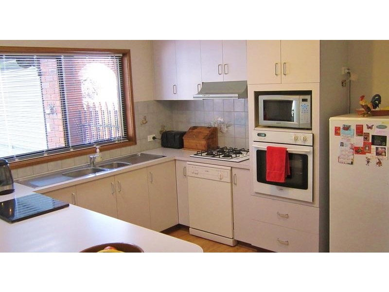 8 Pearce Street, California Gully VIC 3556