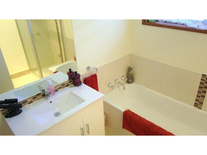 8 Pearce Street, California Gully VIC 3556