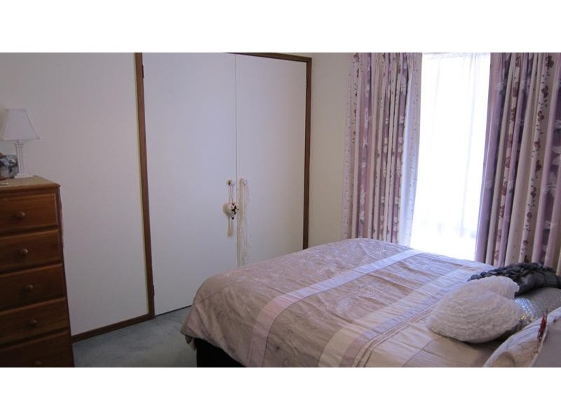 8 Pearce Street, California Gully VIC 3556