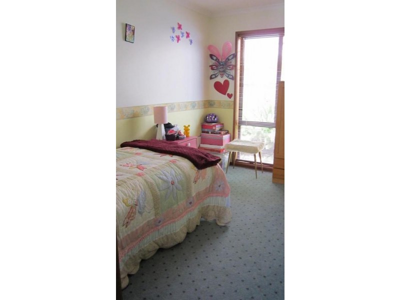 8 Pearce Street, California Gully VIC 3556