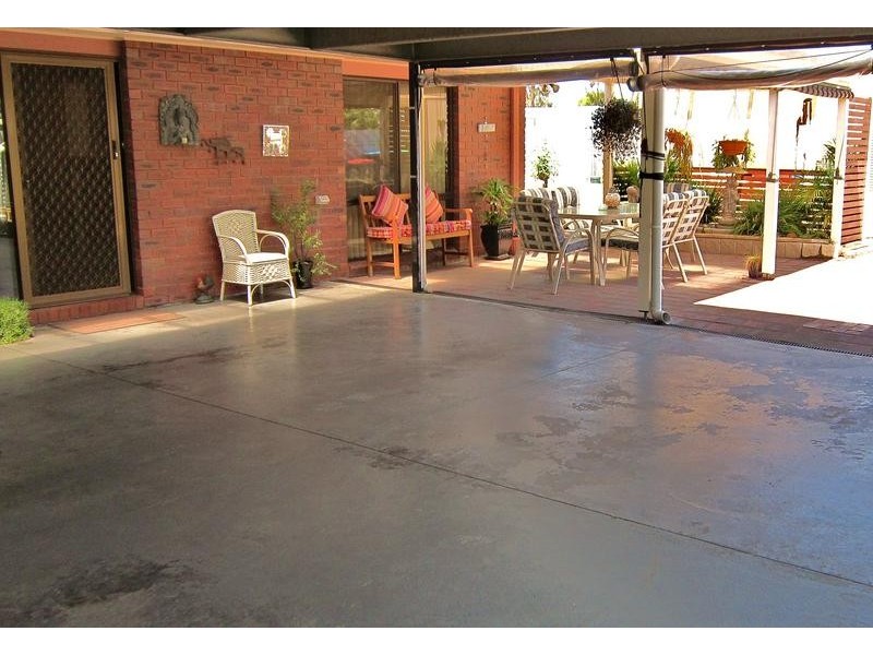 8 Pearce Street, California Gully VIC 3556