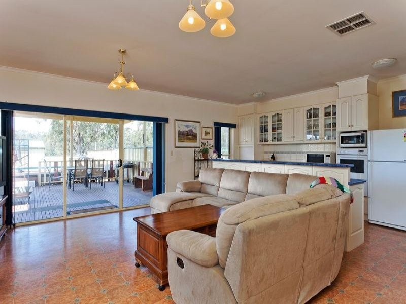 2 Holmes Road, Huntly VIC 3551