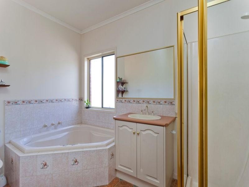 2 Holmes Road, Huntly VIC 3551