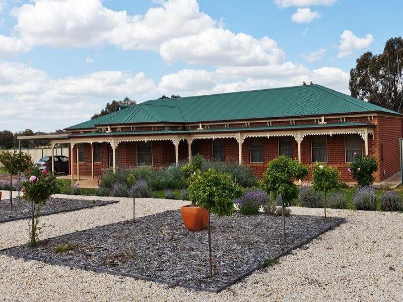 2 Holmes Road, Huntly VIC 3551