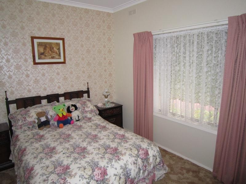 14 Ford Street, Kangaroo Flat VIC 3555