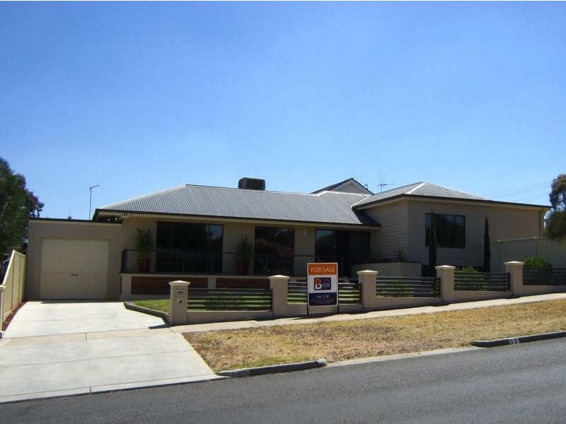 17 Lansell Street, Kangaroo Flat VIC 3555