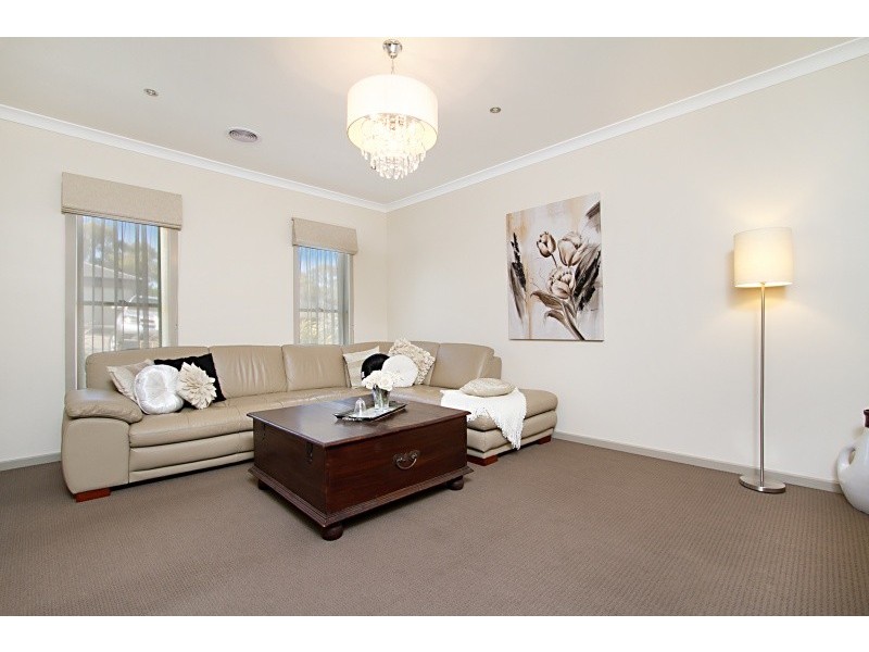 13 Poorinda Crescent, Kangaroo Flat VIC 3555