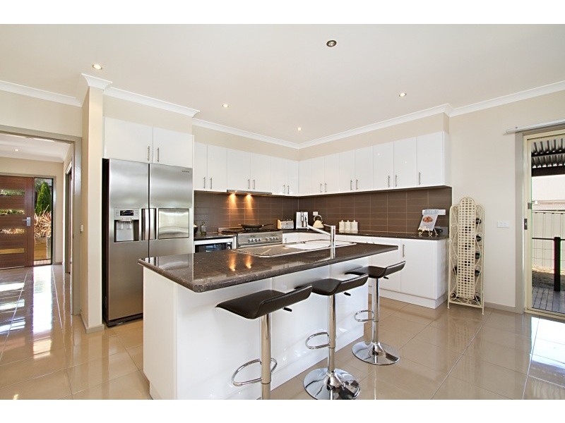 13 Poorinda Crescent, Kangaroo Flat VIC 3555