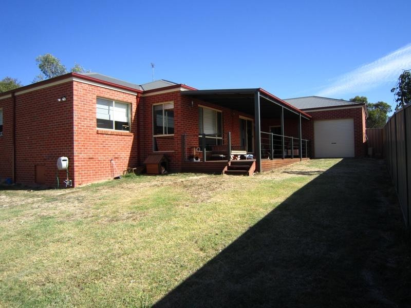 13 Poorinda Crescent, Kangaroo Flat VIC 3555