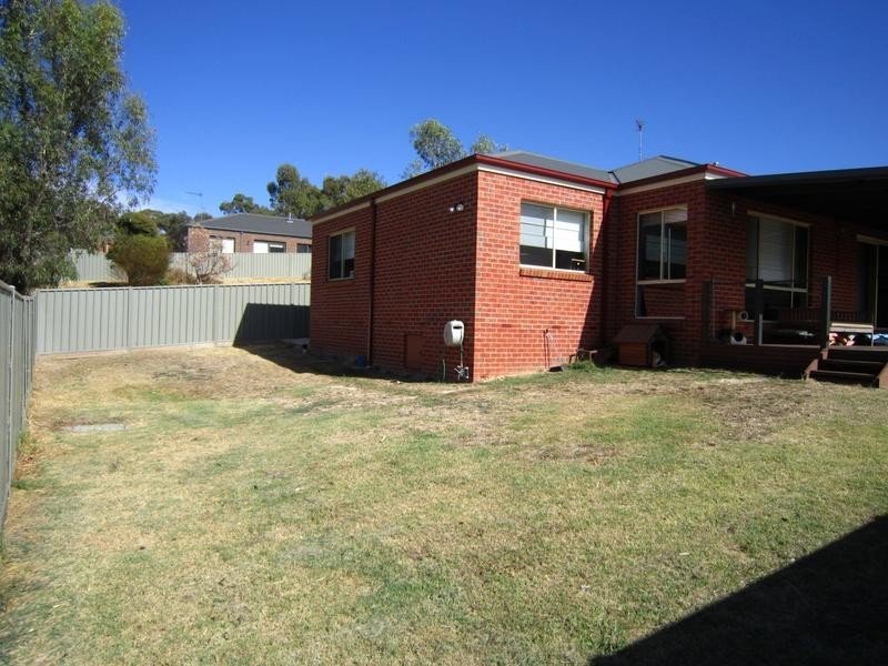 13 Poorinda Crescent, Kangaroo Flat VIC 3555