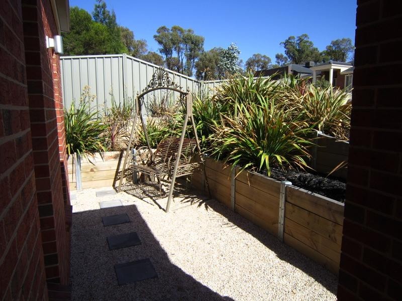 13 Poorinda Crescent, Kangaroo Flat VIC 3555