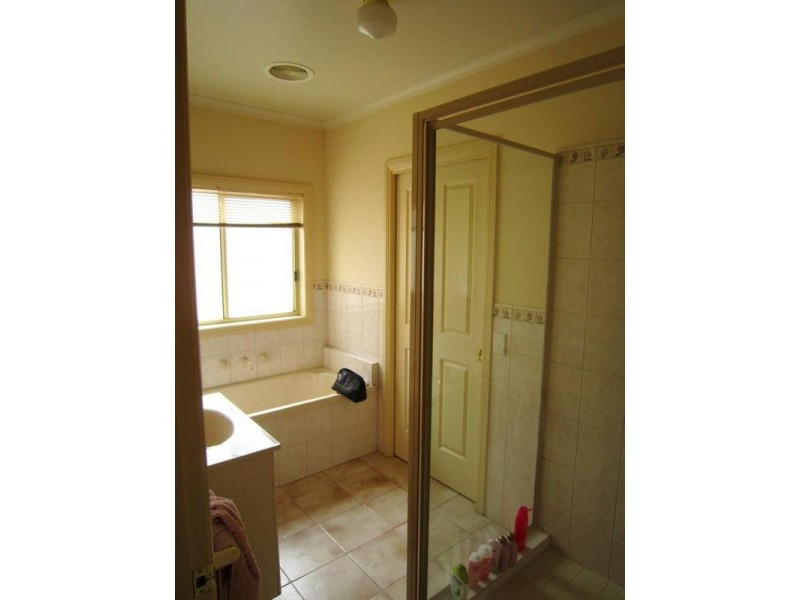 11 Claire Court, Kennington VIC 3550