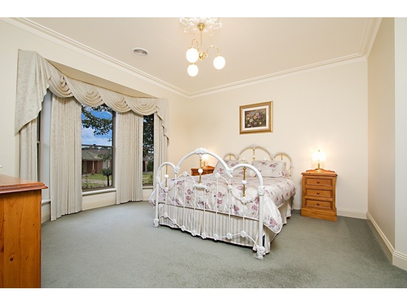 5 Adelle Court, Strathdale VIC 3550