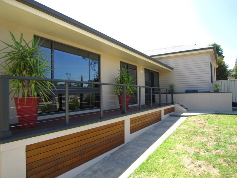 17 Lansell St, Kangaroo Flat VIC 3555