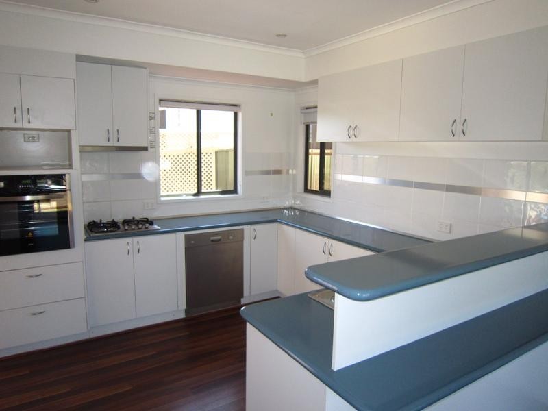 17 Lansell St, Kangaroo Flat VIC 3555