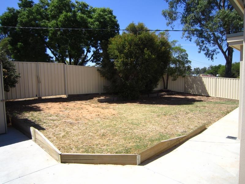 17 Lansell St, Kangaroo Flat VIC 3555