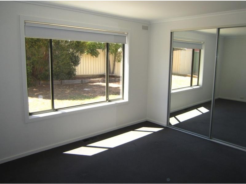 17 Lansell St, Kangaroo Flat VIC 3555