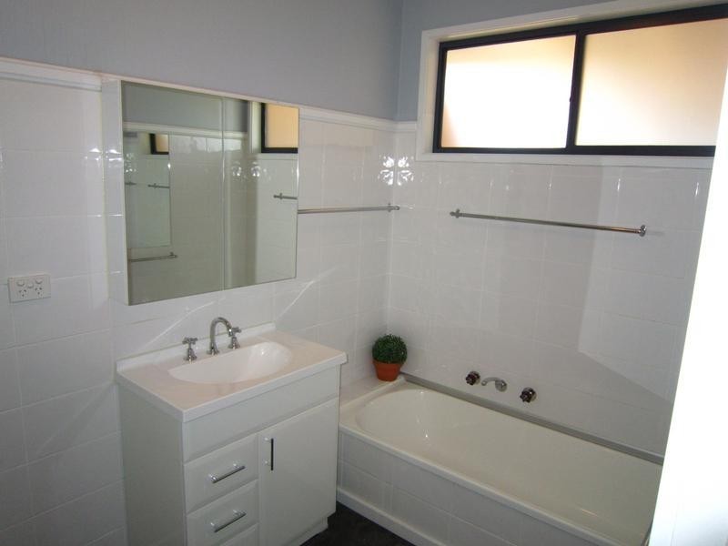 17 Lansell St, Kangaroo Flat VIC 3555