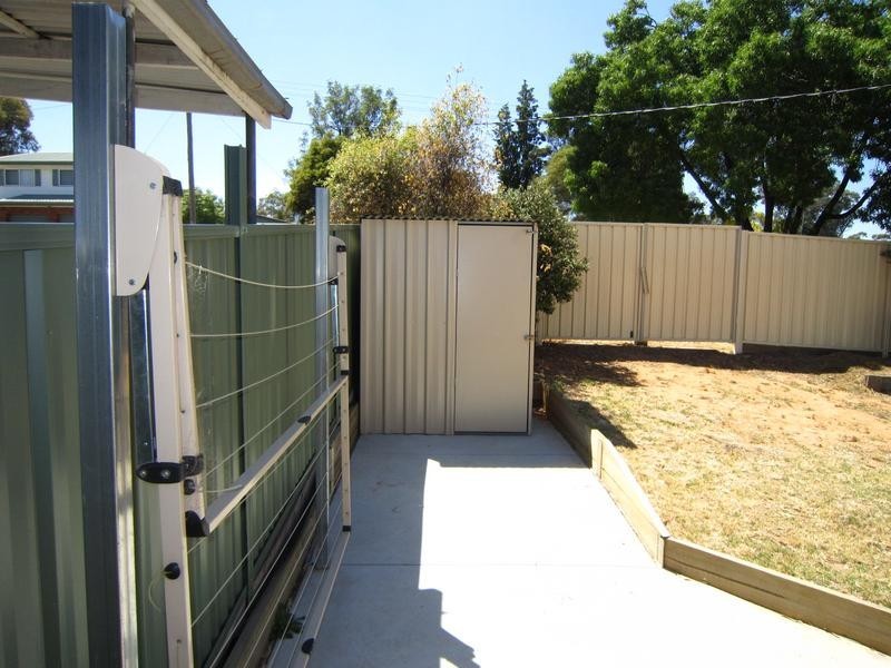 17 Lansell St, Kangaroo Flat VIC 3555